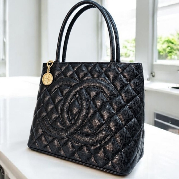 ✨️Authentic Chanel Black Medallion Caviar Leather Tote Bag (Excellent Condition) - Picture 14 of 16